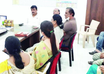 नगराध्यक्ष प्रशांत नाईक यांनी घेतली पोलिस निरीक्षक शैलेश सणस यांची भेट