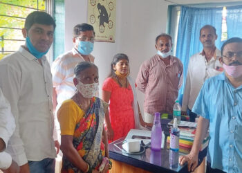 शेकापच्या प्रयत्नांतून राजिपच्या वतीने रामराजमध्ये लसीकरण