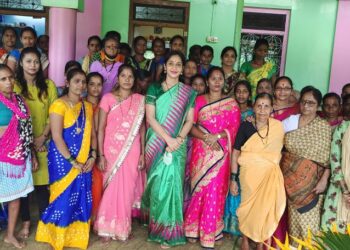 काम करणार्‍या पक्षाच्या मागे उभे रहा