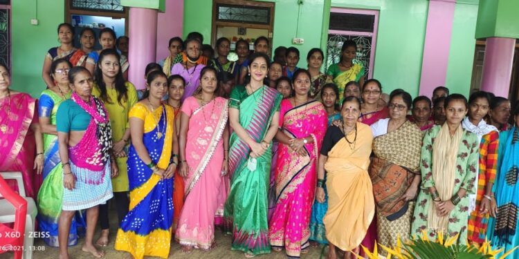 काम करणार्या पक्षाच्या मागे उभे रहा