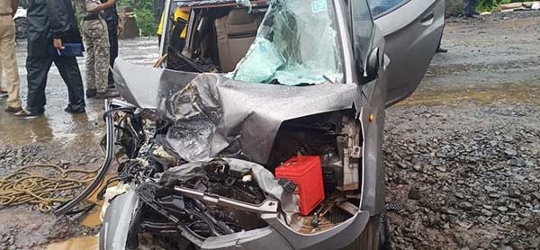 कार- ट्रकच्या धडकेत शेकाप कार्यकर्त्यांचा मृत्यू