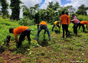 मदगड किल्ल्यावर स्वच्छता मोहिम