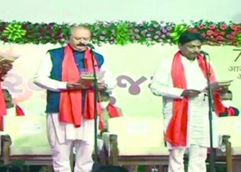 निवडणुकीसाठीच गुजरातमध्ये नेतृत्वबदल