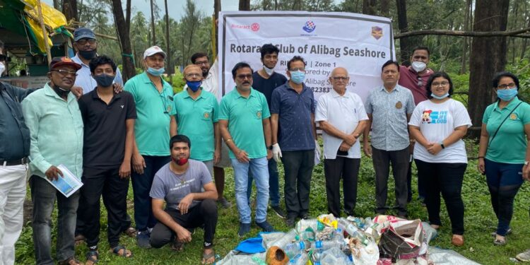 …अन बघता,बघता वरसोली किनारा स्वच्छ झाला
