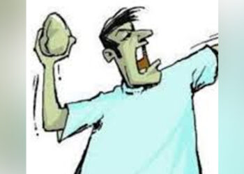 नारायण राणेनंतर आता यांच्या घरावर झाली दगडफेक