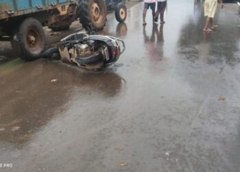 दुचाकी अपघात नंतर वाहतुकी चे नियम जनजागृती क्रमप्राप्त