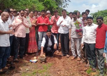 हडकणी नांदगाव रस्त्याचे भूमीपूजन
