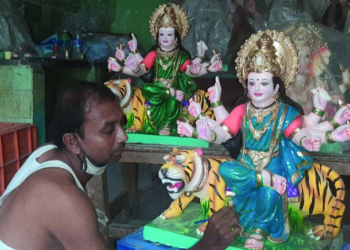दुर्गामातेच्या मूर्तीकामांना वेग