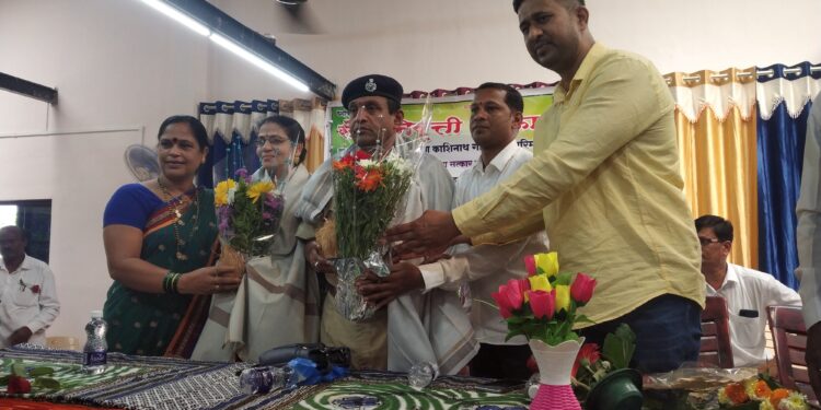 वनाधिकारी बाळकृष्ण गोरनाक सेवानिवृत्त