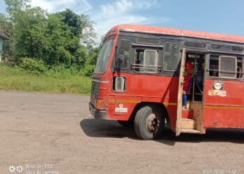 बसस्थानकाला गतिरोधकाचा अडथळा