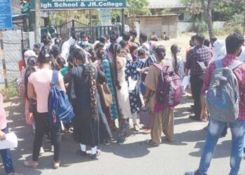 परीक्षा केंद्रावर पुन्हा गोंधळ