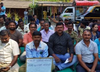 कर्जतची लालपरी आगारातच