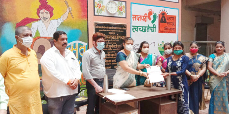 कर्जत नगरपरिषदेतर्फे दिव्यांगांना लाभाचे वाटप