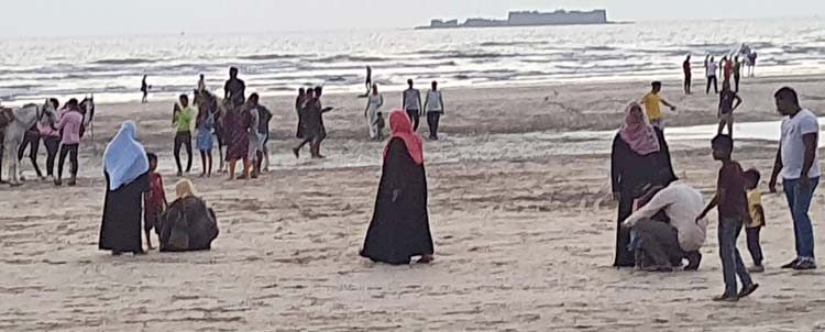 ऑक्टोबर हिटमुळे मुरूडकर घामाघूम