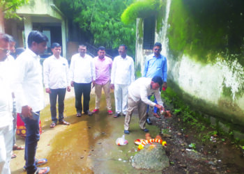 काशीनाथ पाटील यांच्या हस्ते विविध कामांचे भूमीपूजन