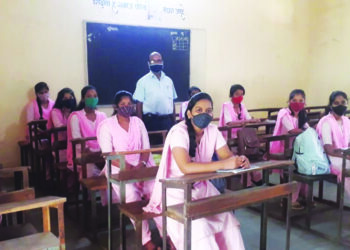 शाळांमध्ये विद्यार्थ्यांचा किलबिलाट