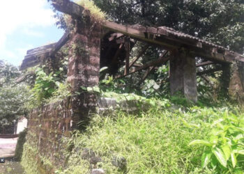 फुणगुसमधील ऐतिहासिक धर्मशाळा भग्नावस्थेत