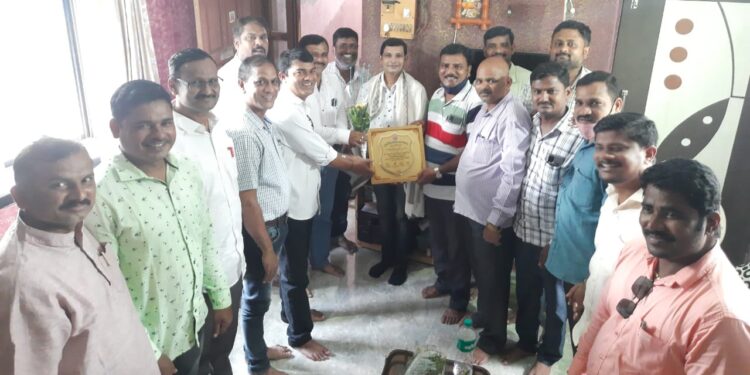 महाराष्ट्र राज्य शिक्षक परिषदेकडून आदर्श शिक्षकांचा सत्कार