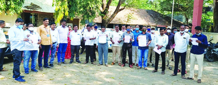 खालापुरात तहसील कर्मचार्‍यांचे ठिय्या आंदोलन