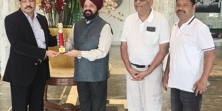 डॉ. विनोद मोरेंना सद्भावना पुरस्कार