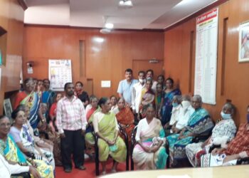 …आणि ज्येष्ठांनी केला नगराध्यक्ष प्रशांत नाईक यांचा हृदय सत्कार!