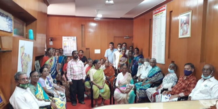 …आणि ज्येष्ठांनी केला नगराध्यक्ष प्रशांत नाईक यांचा हृदय सत्कार!