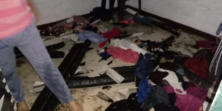 गोरठण बुद्रुकमध्ये विजेचा थरार, तीन घरांवर वीज कोसळून मोठे नुकसान, जीवितहानी मात्र टळली