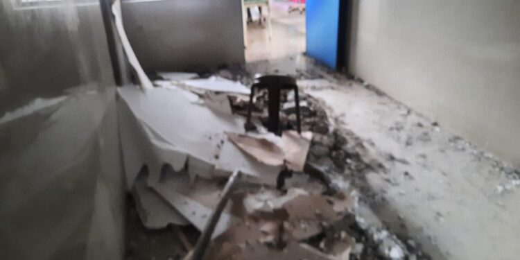 भयानक ! जिल्हा रुग्णालयात स्लॅब कोसळला