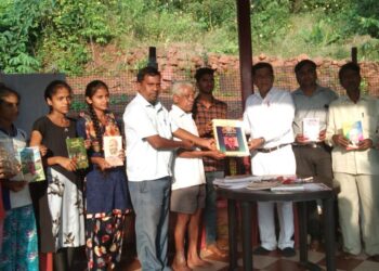 साने गुरुजी बालभवन वाचनालयला पुस्तक भेट