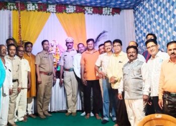 रिस येथे पारितोषिक वितरण समारंभ