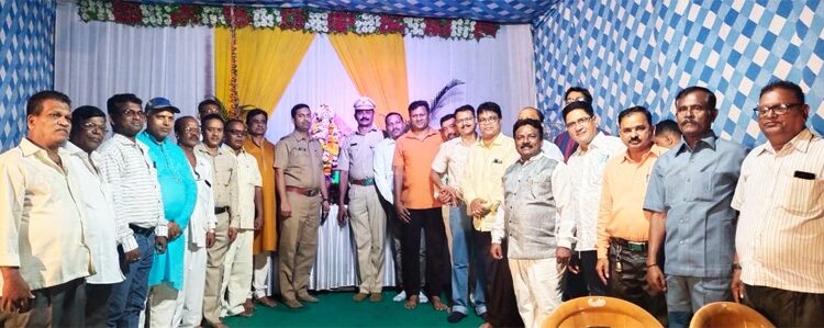 रिस येथे पारितोषिक वितरण समारंभ