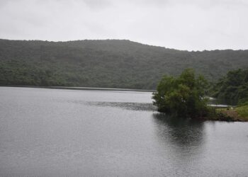 आंबोली धरण उशाशी, शेतकरी मात्र उपाशी