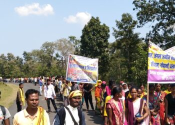 गडचिरोलीतील बेकायदा लोह खदानीविराधात शेकाप आक्रमक