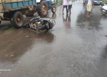 दुचाकी स्लीप झाल्याने नववीतील दोन विद्यार्थ्यांचा मृत्यु; एकजण गंभीर जखमी