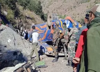जम्मू-काश्मीरमध्ये भीषण अपघात