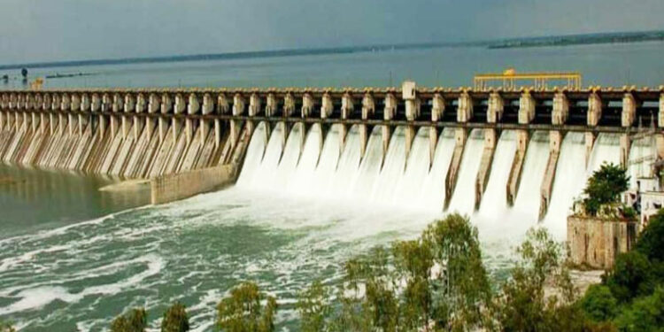 राज्यातील उजनी धरणाचा जलसाठा गाठणार शंभरी