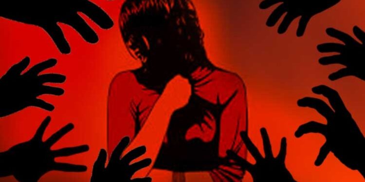 42 वर्षीय महिलेवर सामूहिक बलात्कार