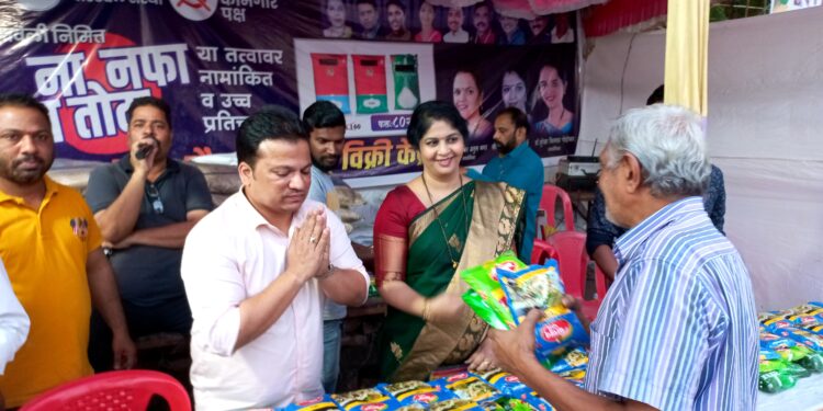 सर्वसामान्यांची दिवाळी गोड; जे.एम. म्हात्रे चॅरिटेबल ट्रस्ट व शेकापचा पुढाकार