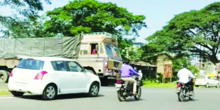 शिळफाट्यावर नो इंट्रीतून वाहतुक