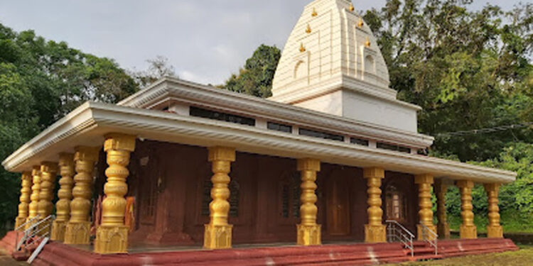 स्वयंभू महालक्ष्मी मंदिराचे दर्शन दोन टप्प्यात