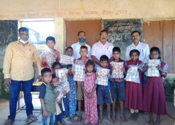 माणगावात विद्यार्थ्यांना खाऊ वाटप