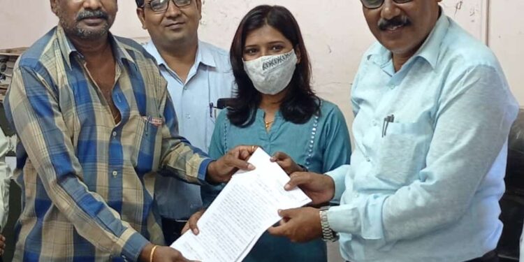 भीतीच्या सावटाखाली पडवणेवाडी