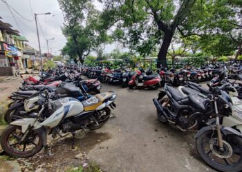 पनवेलमध्ये  बेकायदेशीर वाहन पार्कींग