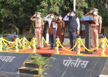 पोलीस हुतात्मा दिनानिमित्त शहिदांना अभिवादन