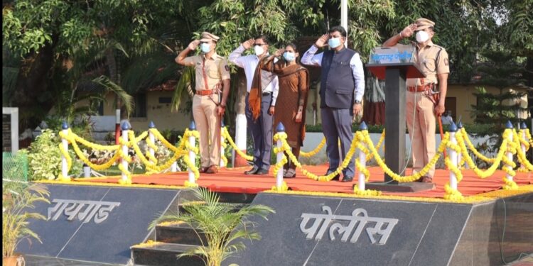 पोलीस हुतात्मा दिनानिमित्त शहिदांना अभिवादन