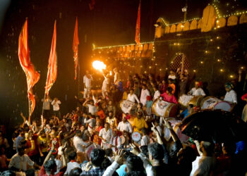 मशाल मोहत्सवाने शिवरायांचा प्रताप गड उजळला