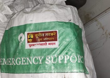 सुनील तटकरे युवा प्रतिष्ठानची करामत, पूरग्रस्तांची मदत अंगणवाडी सेविकांना दिली गिफ्ट- शेकाप चिटणीस रमेश मोरे