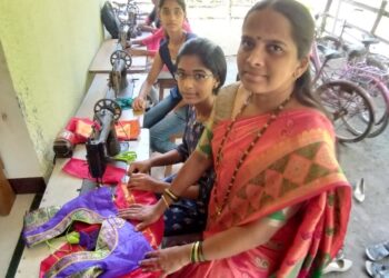 महिलांच्या हाताला रोजगारांची संधी देणार्‍या रेखाताई घरत