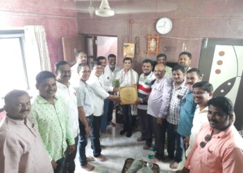 महाराष्ट्र राज्य शिक्षक परिषदेकडून आदर्श शिक्षकांचा सत्कार