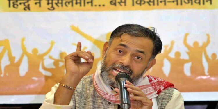 योगेंद्र यादव यांचे निलंबन